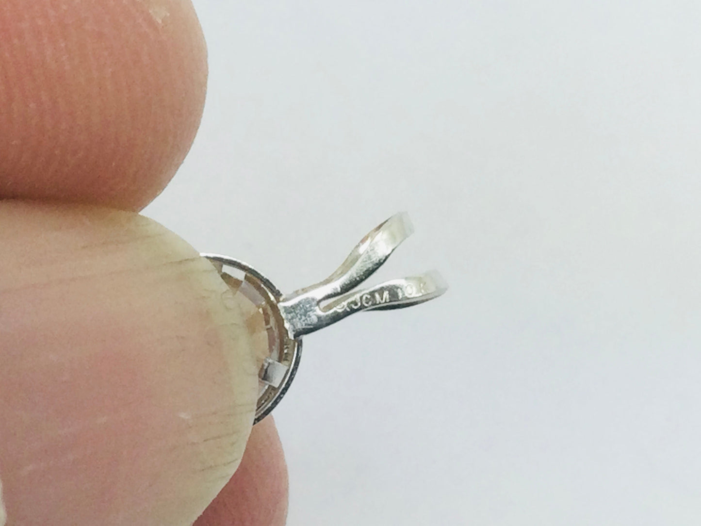 10k White Gold Round Cut Cubic Zirconia (CZ) Solitaire Pendent