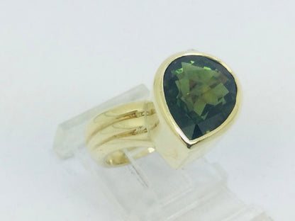 18k Yellow Gold Pear Cut 3ct Peridot August Birthstone & 6pt Diamond Accent Ring