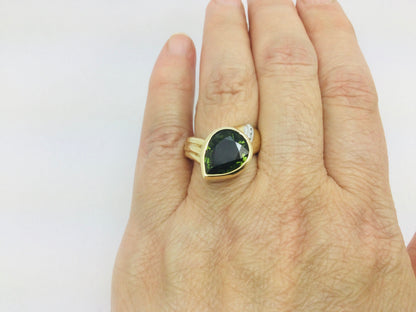 18k Yellow Gold Pear Cut 3ct Peridot August Birthstone & 6pt Diamond Accent Ring