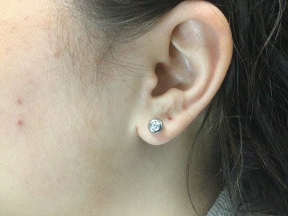 18k White Gold Round Cut 34pt Diamond Solitaire Stud Earrings
