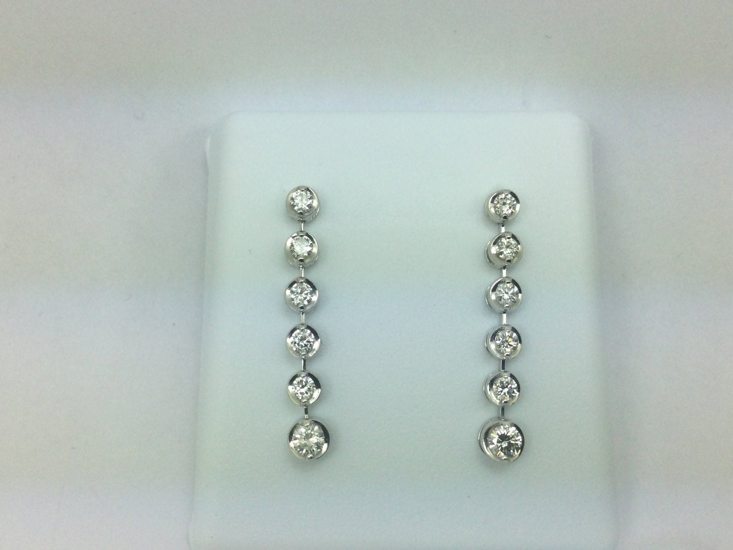 18k White Gold Round Cut 1.23ct Diamond Pendent and Dangle Earring Set