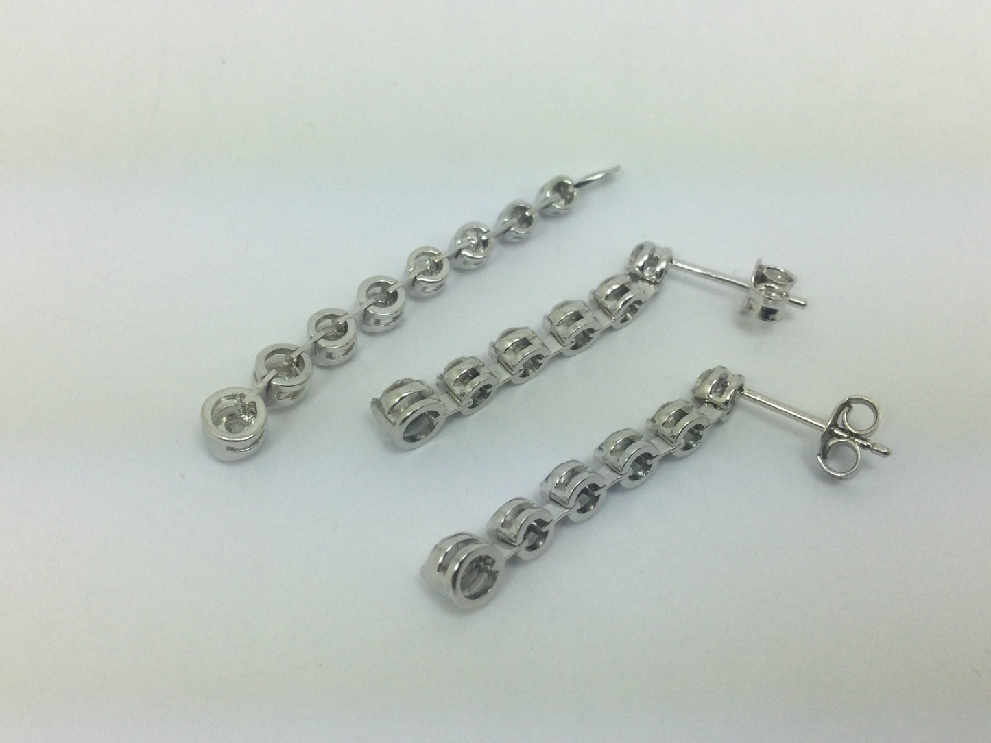 18k White Gold Round Cut 1.23ct Diamond Pendent and Dangle Earring Set