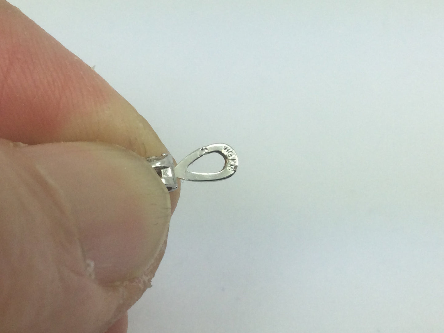 18k White Gold Round Cut 1.23ct Diamond Pendent and Dangle Earring Set