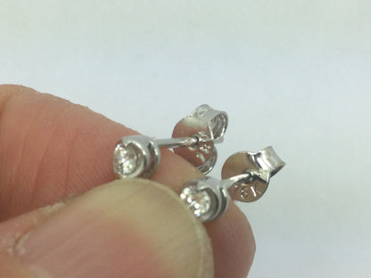 18k White Gold Round Cut 1.23ct Diamond Pendent and Dangle Earring Set