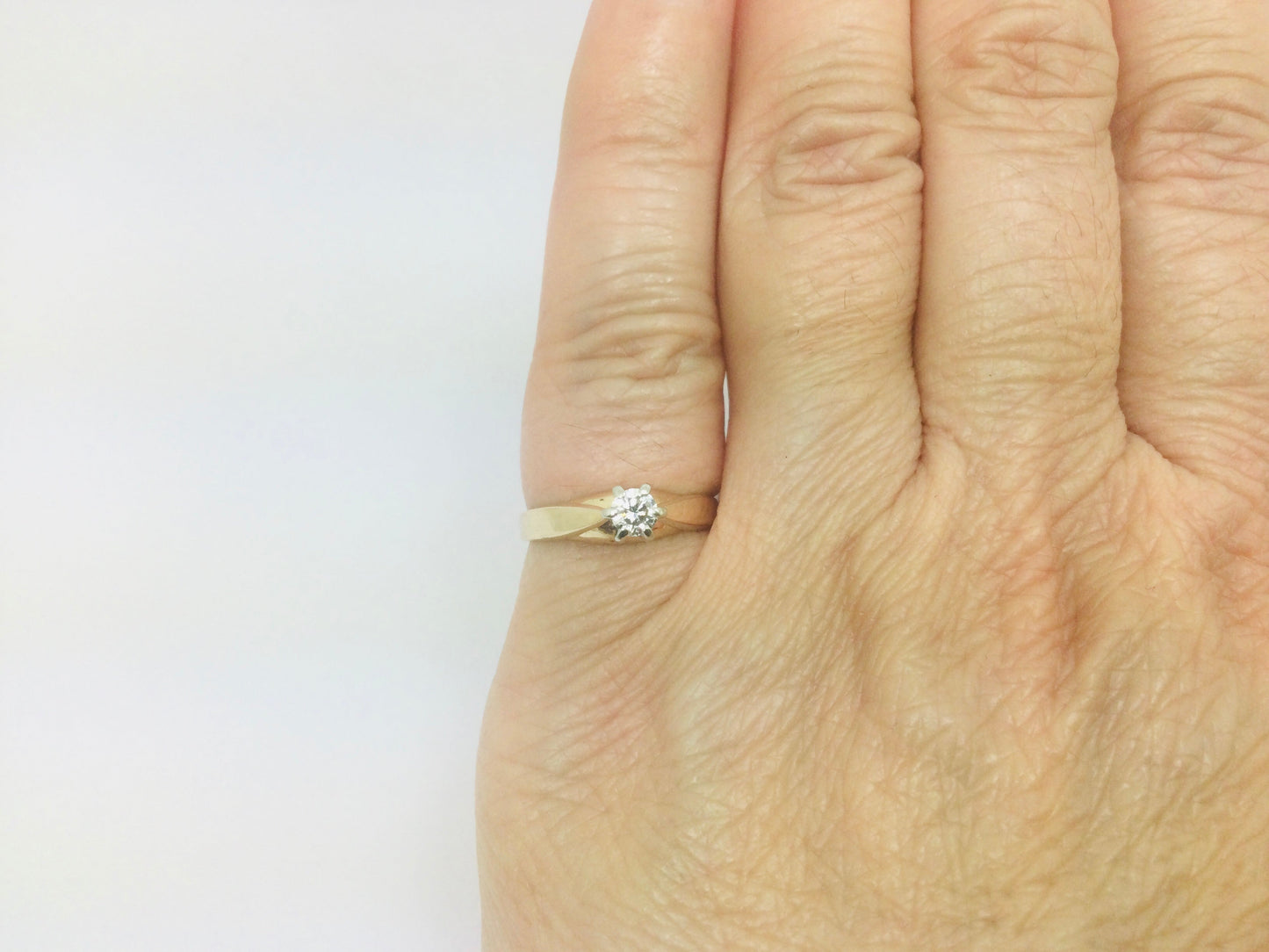 14k Yellow Gold Round Cut 16pt Diamond Solitaire Ring