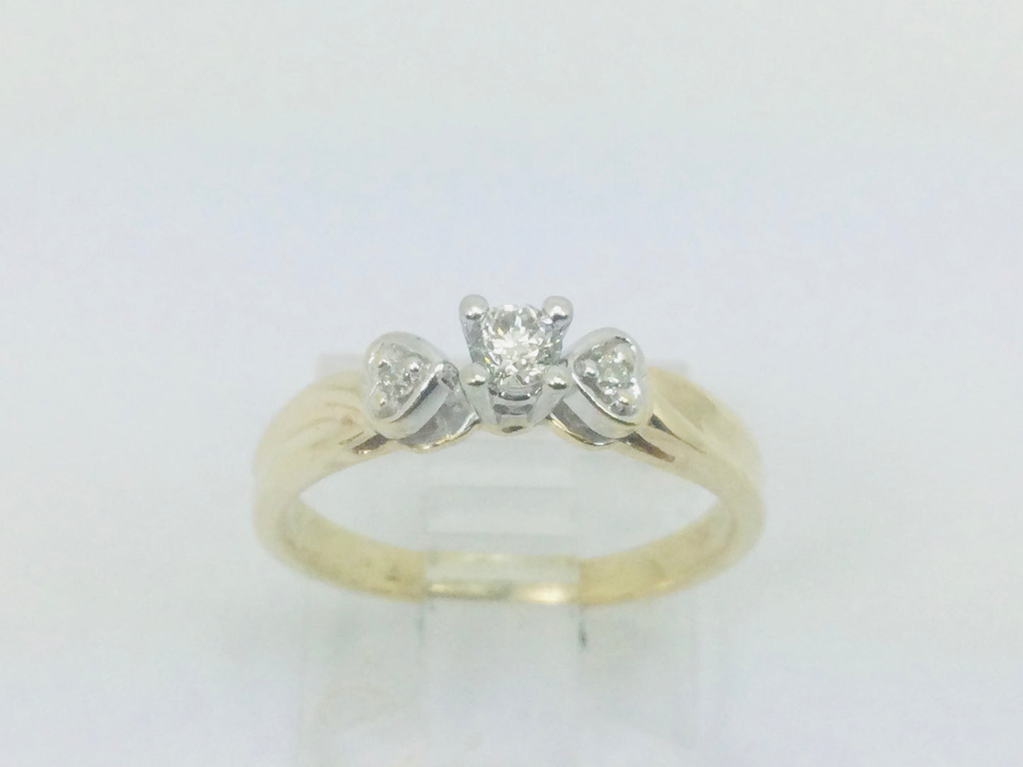 10k Yellow Gold Round Cut 14pt Diamond Heart Ring