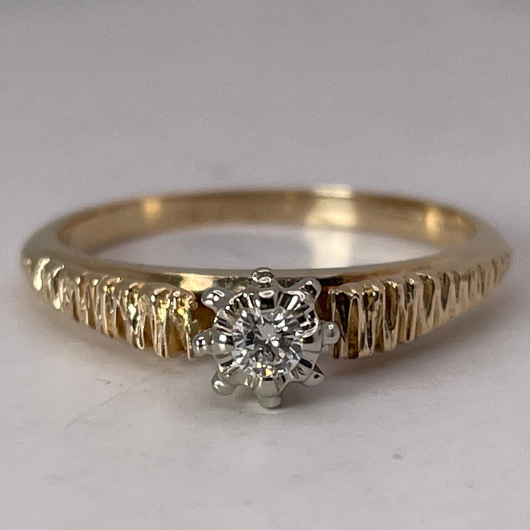 14k Yellow Gold Round Cut 0.06ct Diamond Illusion Set Ring