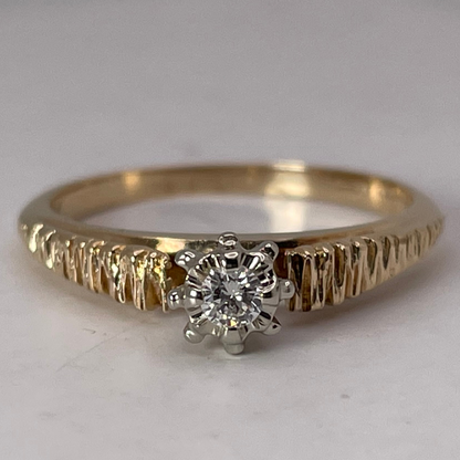 14k Yellow Gold Round Cut 0.06ct Diamond Illusion Set Ring