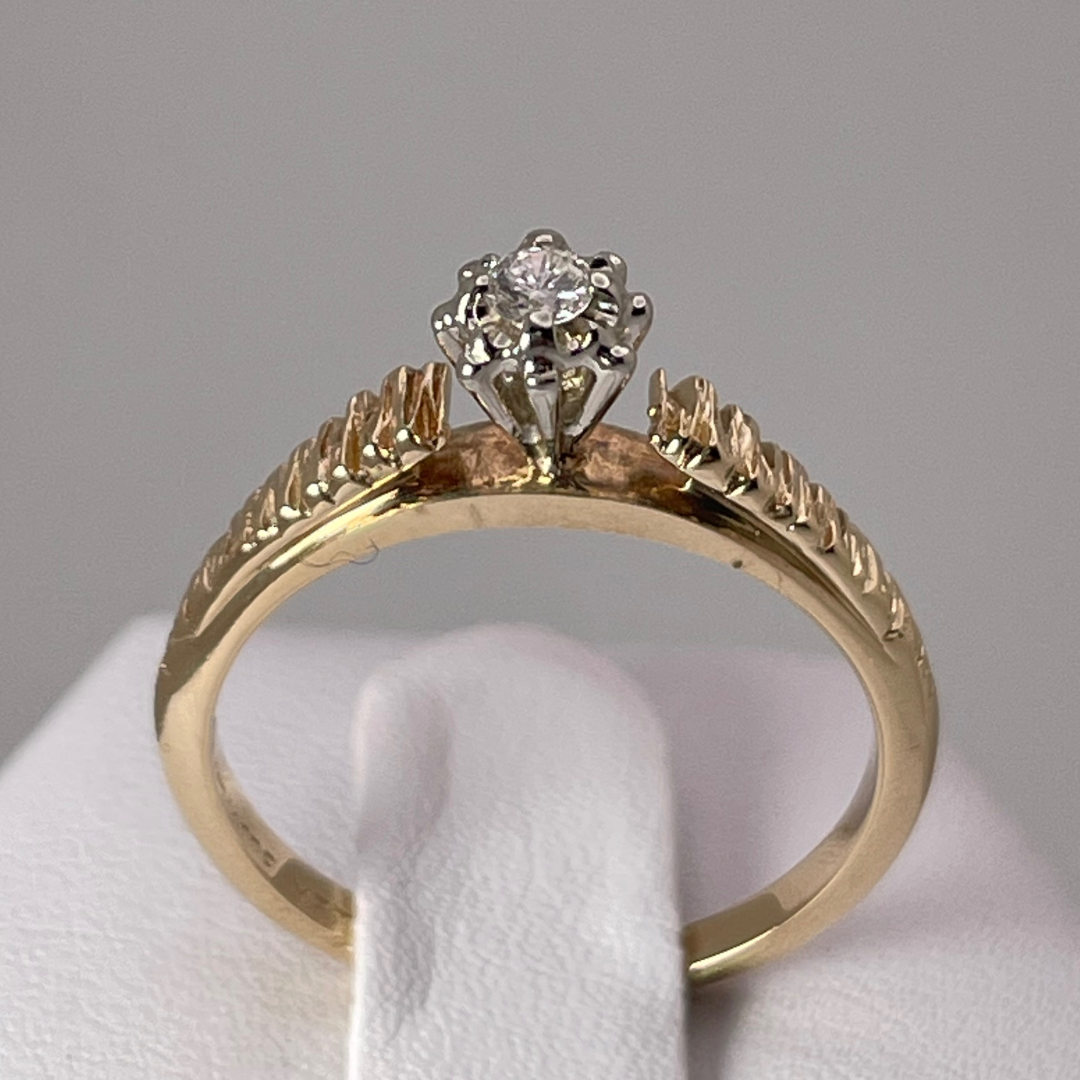 14k Yellow Gold Round Cut 0.06ct Diamond Illusion Set Ring