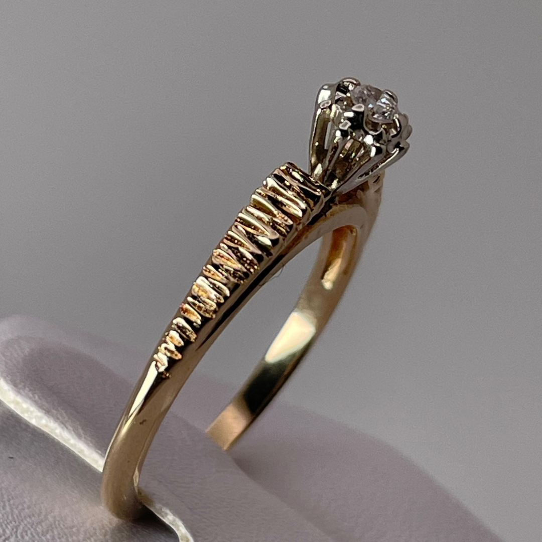14k Yellow Gold Round Cut 0.06ct Diamond Illusion Set Ring