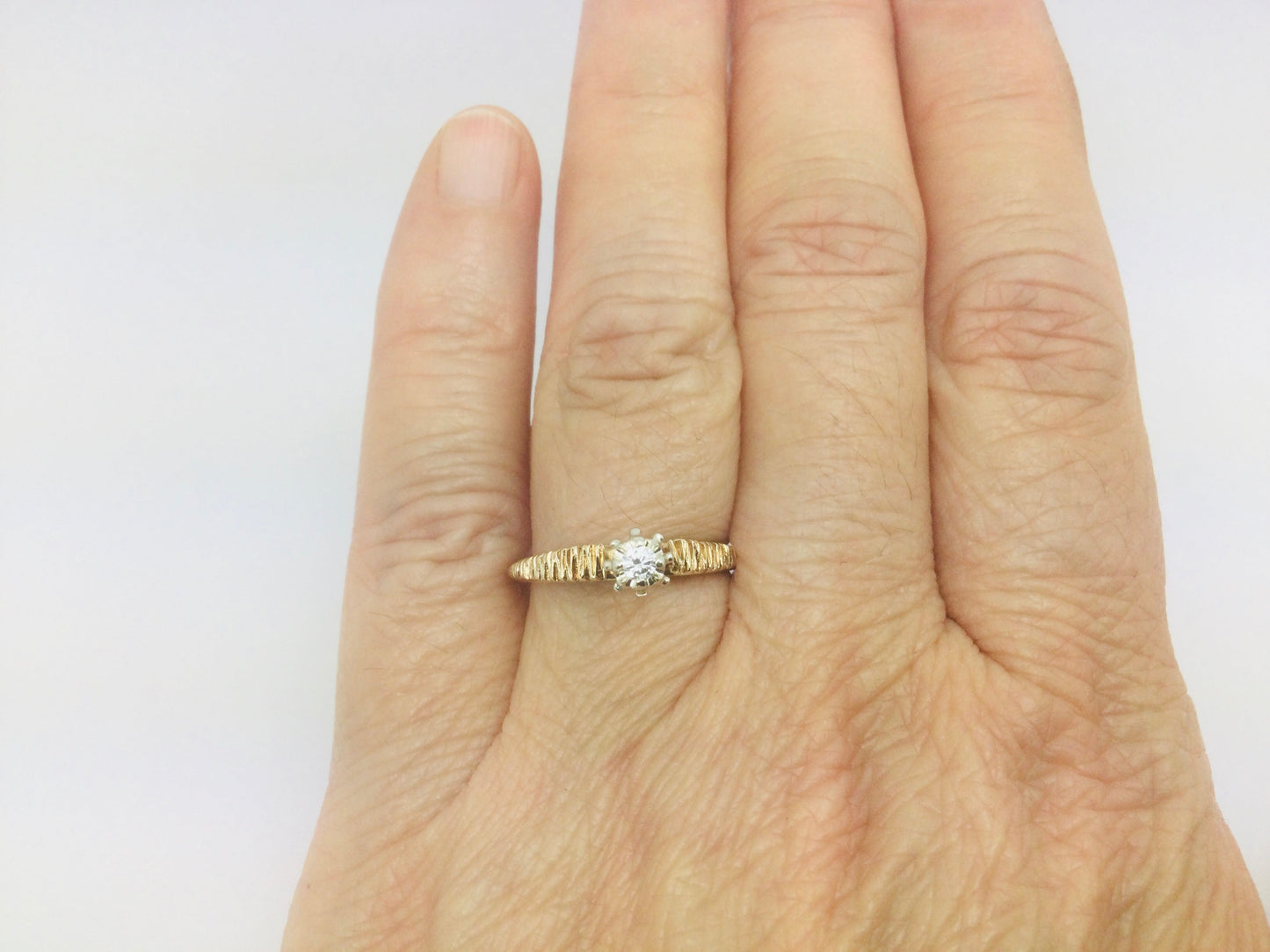 14k Yellow Gold Round Cut 0.06ct Diamond Illusion Set Ring