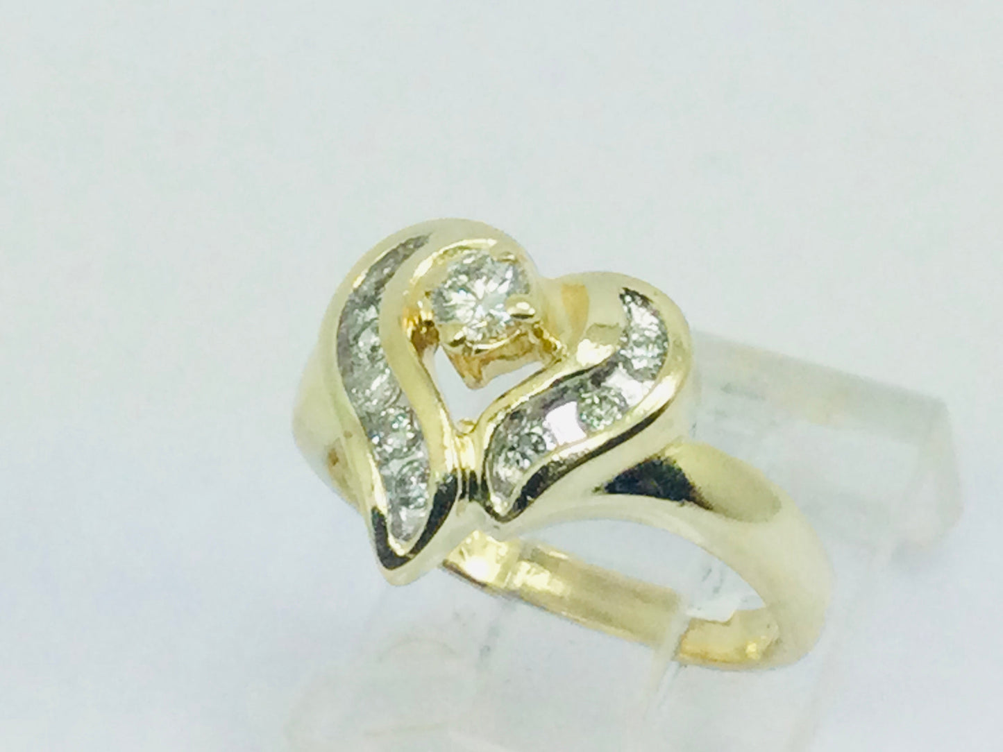 14k Yellow Gold 27pt Round Cut Diamond Heart Ring