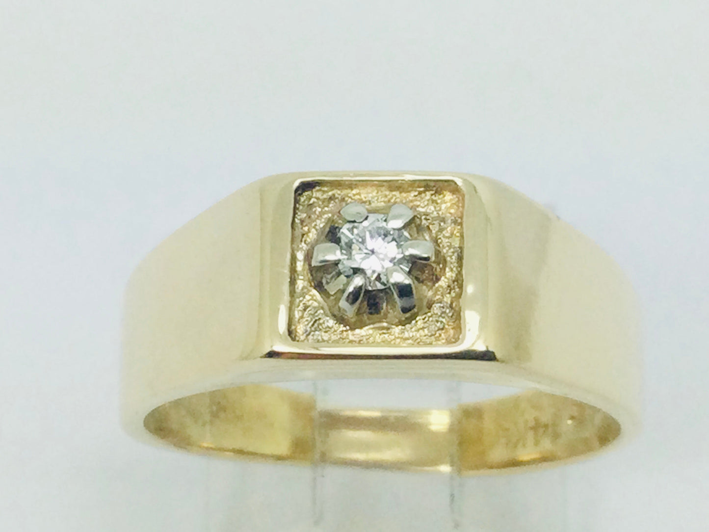 10k-14k Yellow Gold 8pt Round Cut Diamond Solitaire Ring