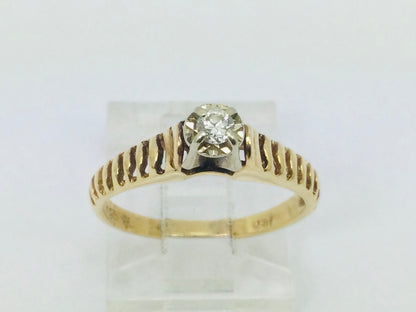 14k Yellow Gold Round Cut 0.07ct Diamond Illusion Set Ring