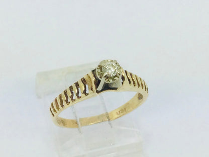 14k Yellow Gold Round Cut 0.07ct Diamond Illusion Set Ring