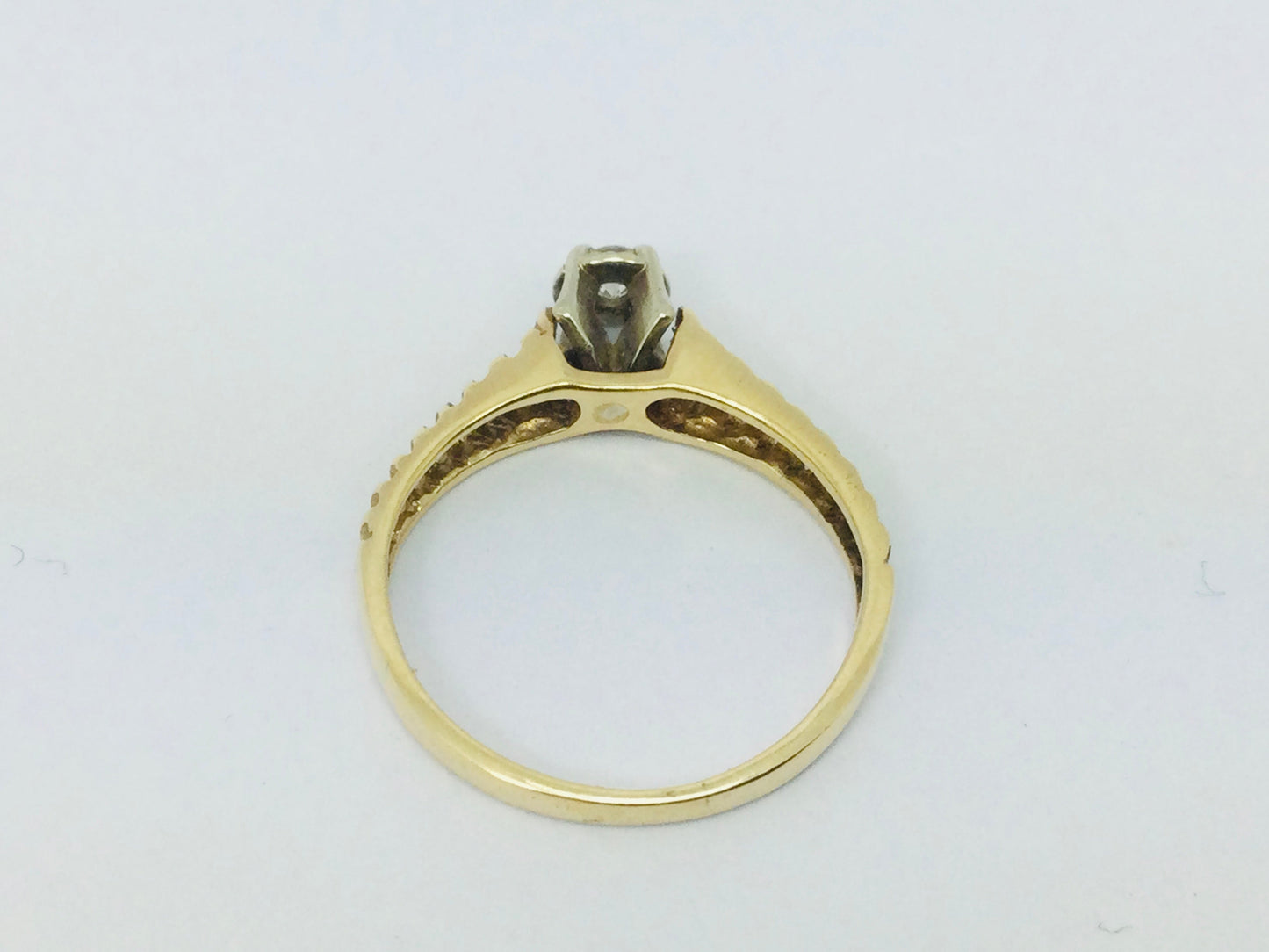14k Yellow Gold Round Cut 0.07ct Diamond Illusion Set Ring