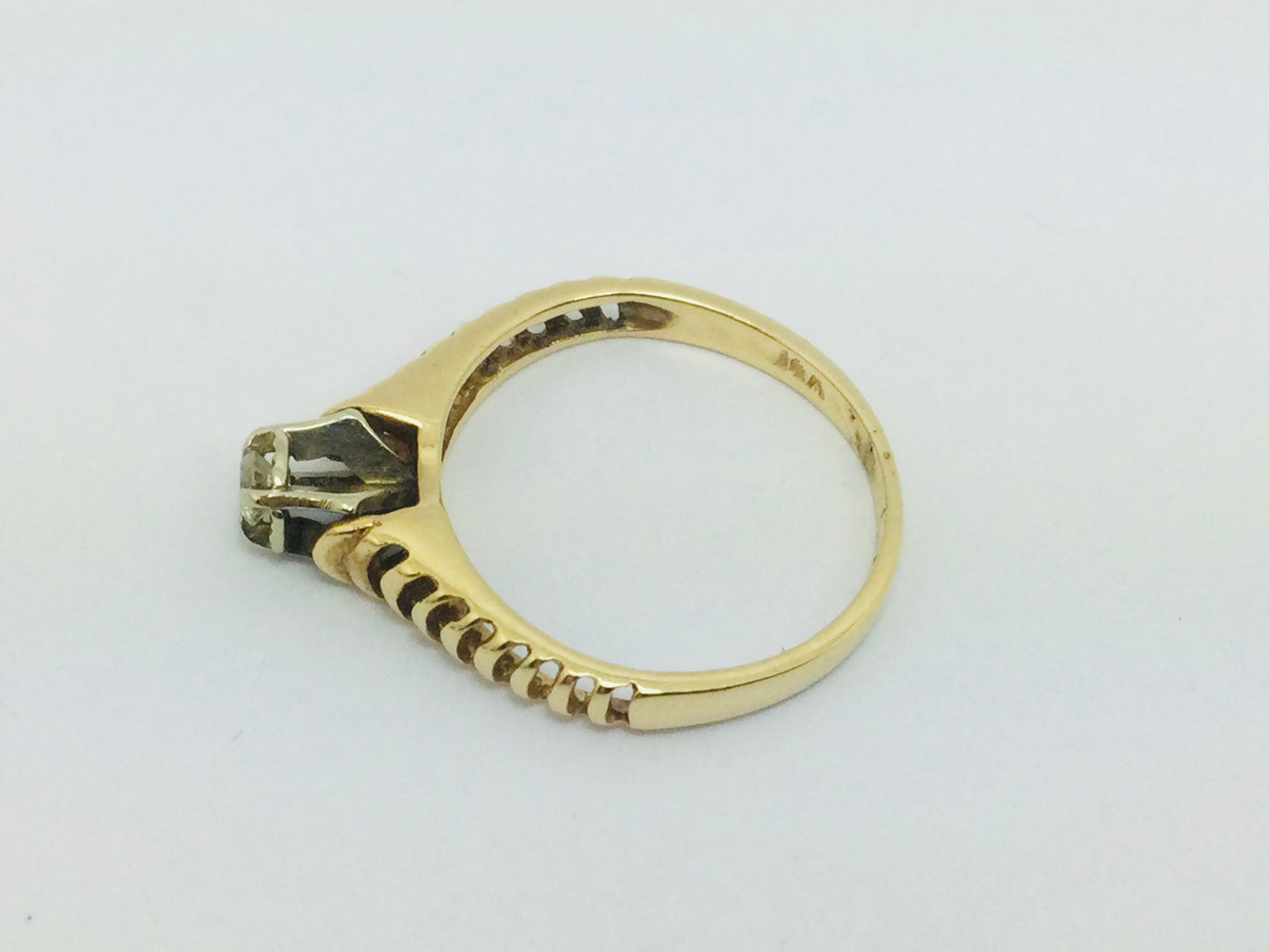 14k Yellow Gold Round Cut 0.07ct Diamond Illusion Set Ring