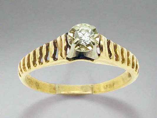 14k Yellow Gold Round Cut 0.07ct Diamond Illusion Set Ring