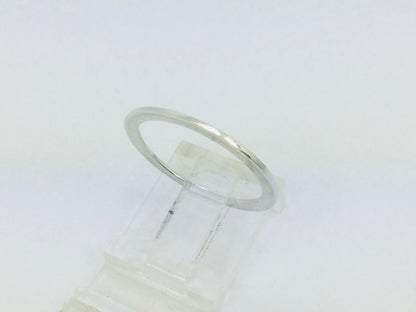 18k White Gold Thin Band Ring