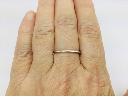 18k White Gold Thin Band Ring