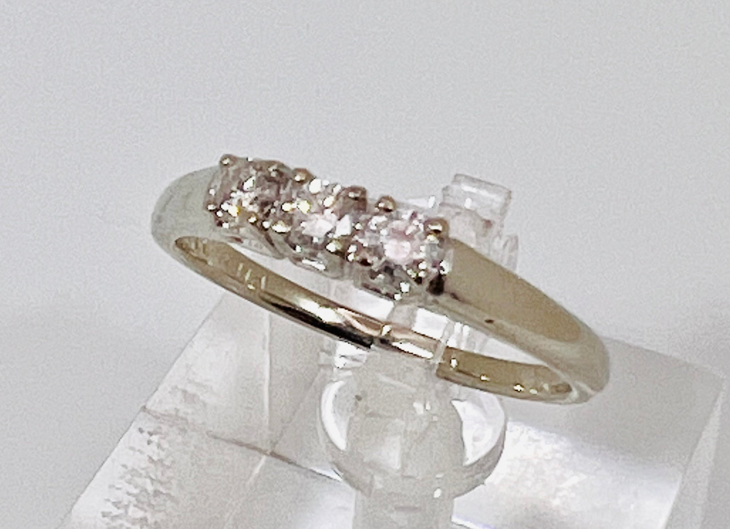 14k White Gold Round Cut 21pt Diamond Trinity Ring