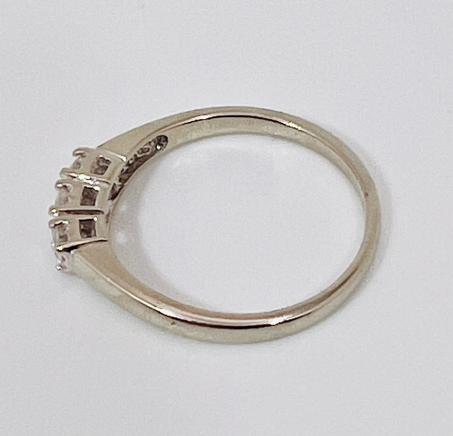 14k White Gold Round Cut 21pt Diamond Trinity Ring
