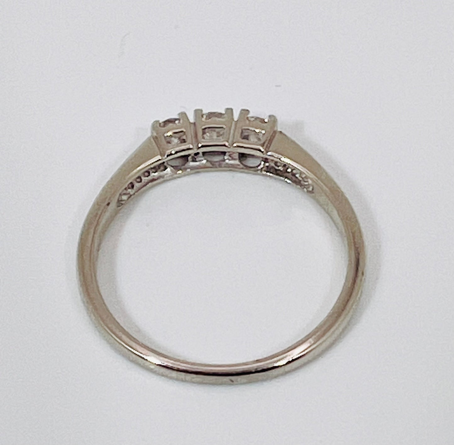 14k White Gold Round Cut 21pt Diamond Trinity Ring
