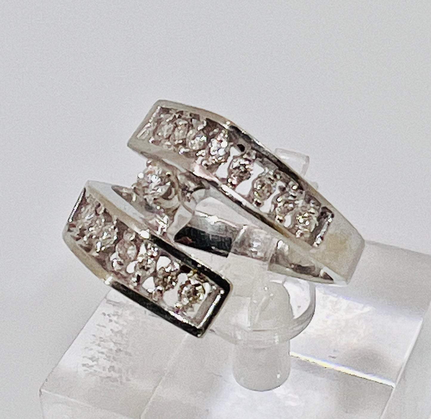 14k White Gold Round Cut 28pt Diamond Accent Ring