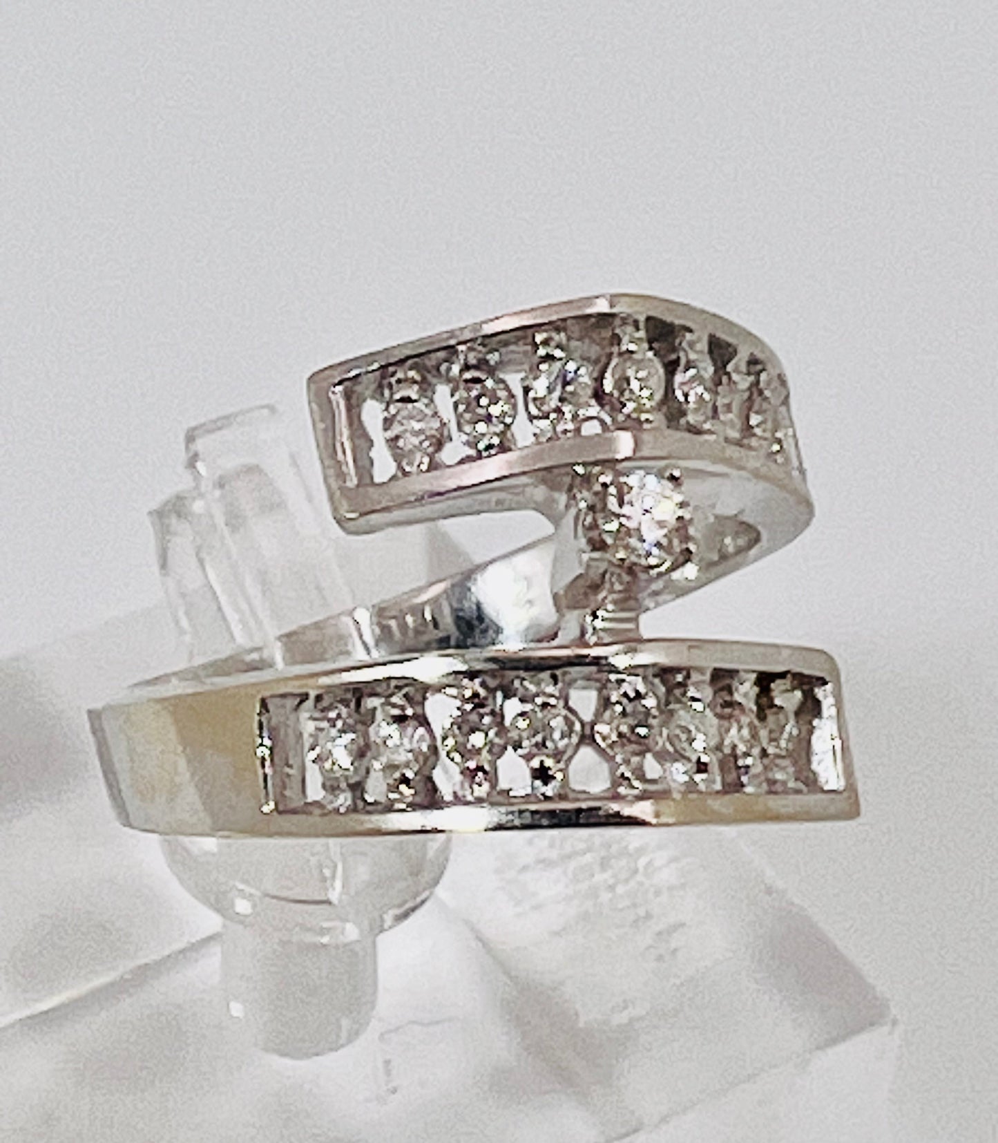 14k White Gold Round Cut 28pt Diamond Accent Ring