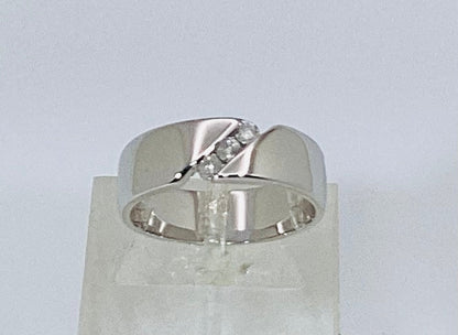 14k White Gold Brilliant Cut 15pt Diamond Band Ring
