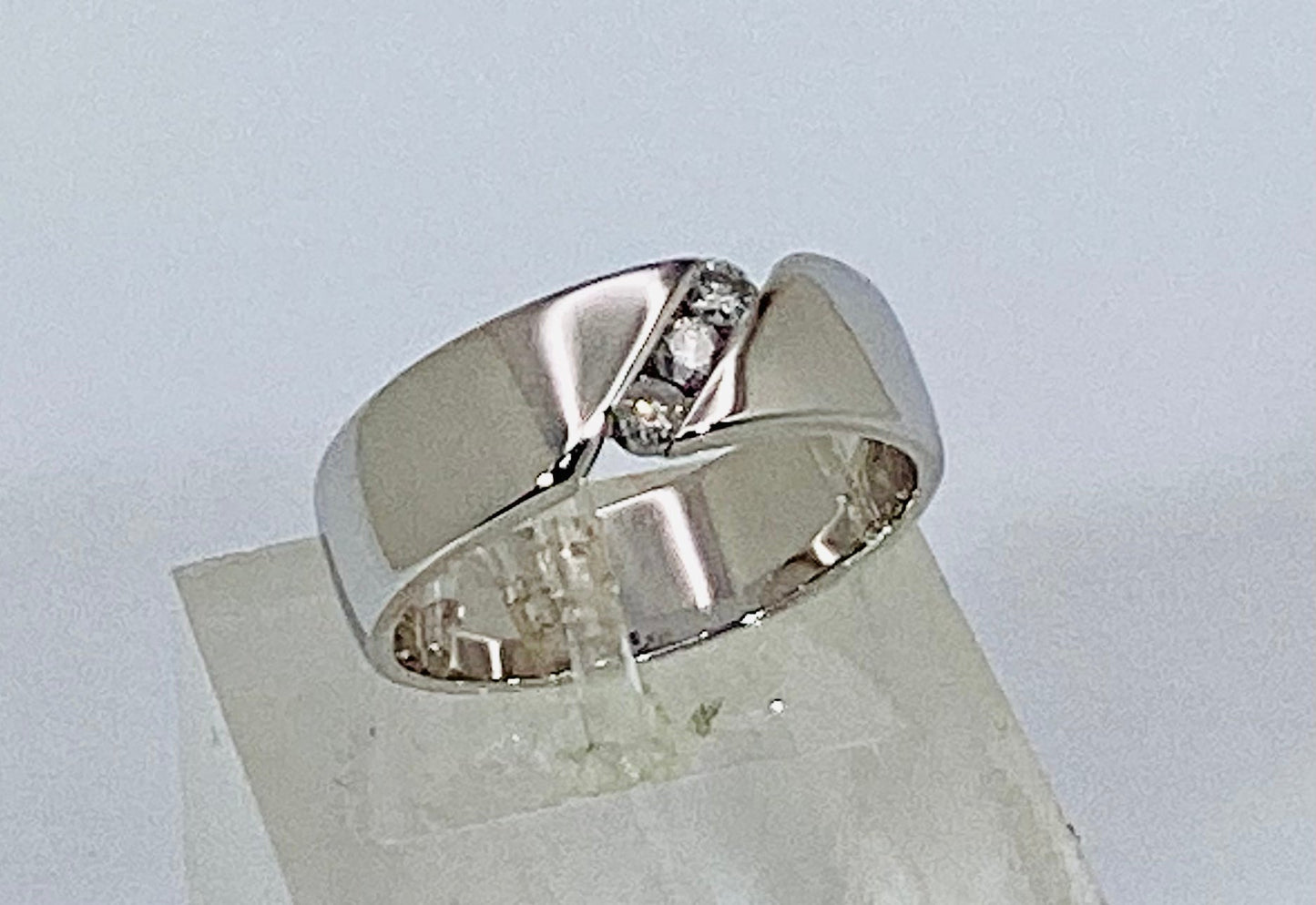 14k White Gold Brilliant Cut 15pt Diamond Band Ring