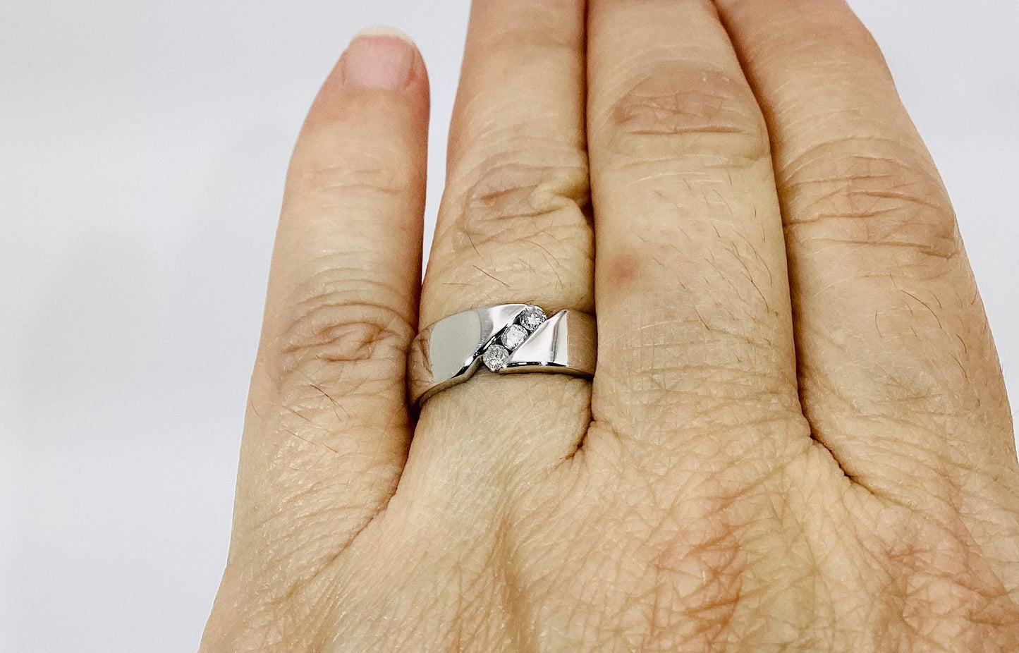 14k White Gold Brilliant Cut 15pt Diamond Band Ring