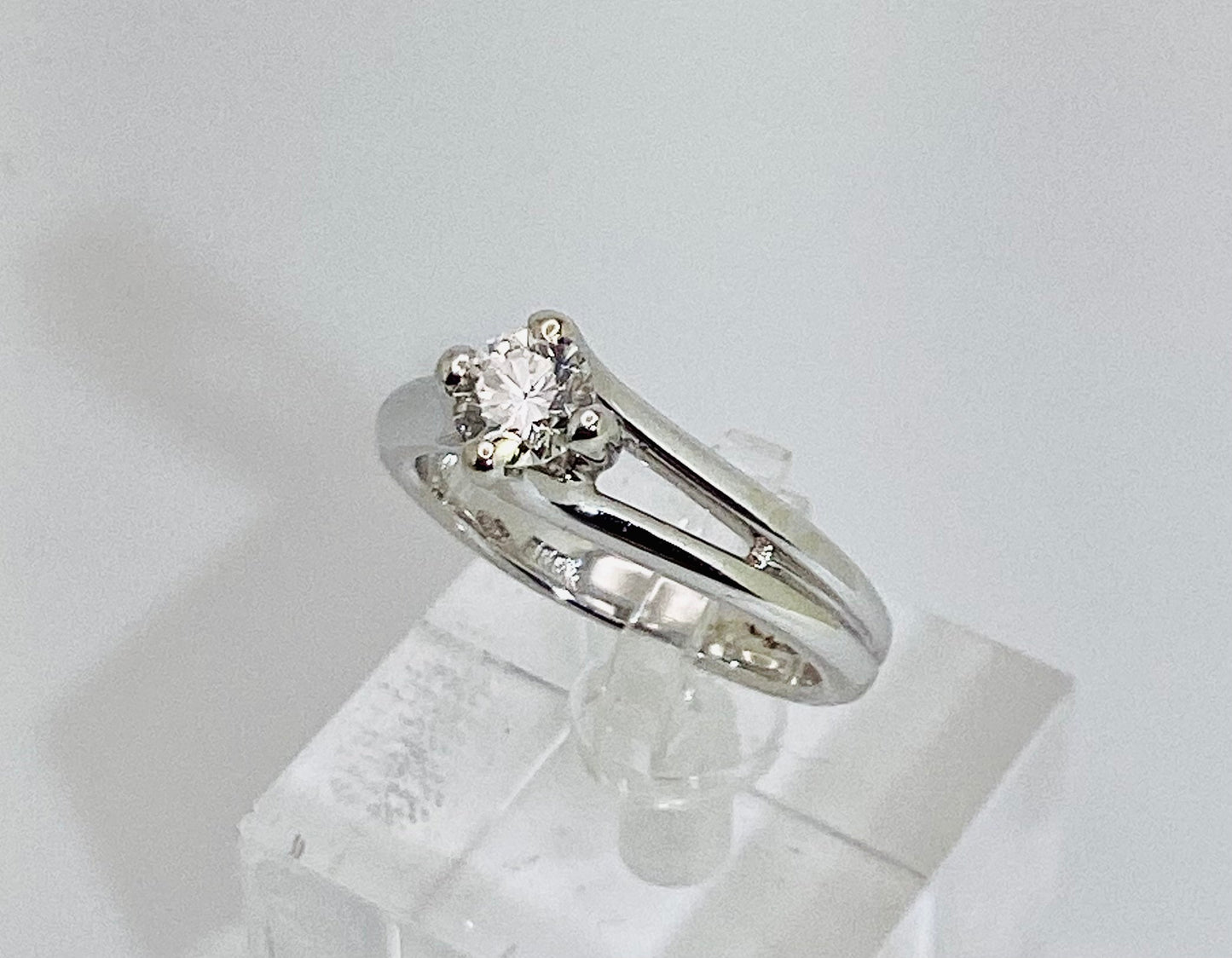 18k White Gold Round Cut 47pt VVS Diamond Solitaire Ring