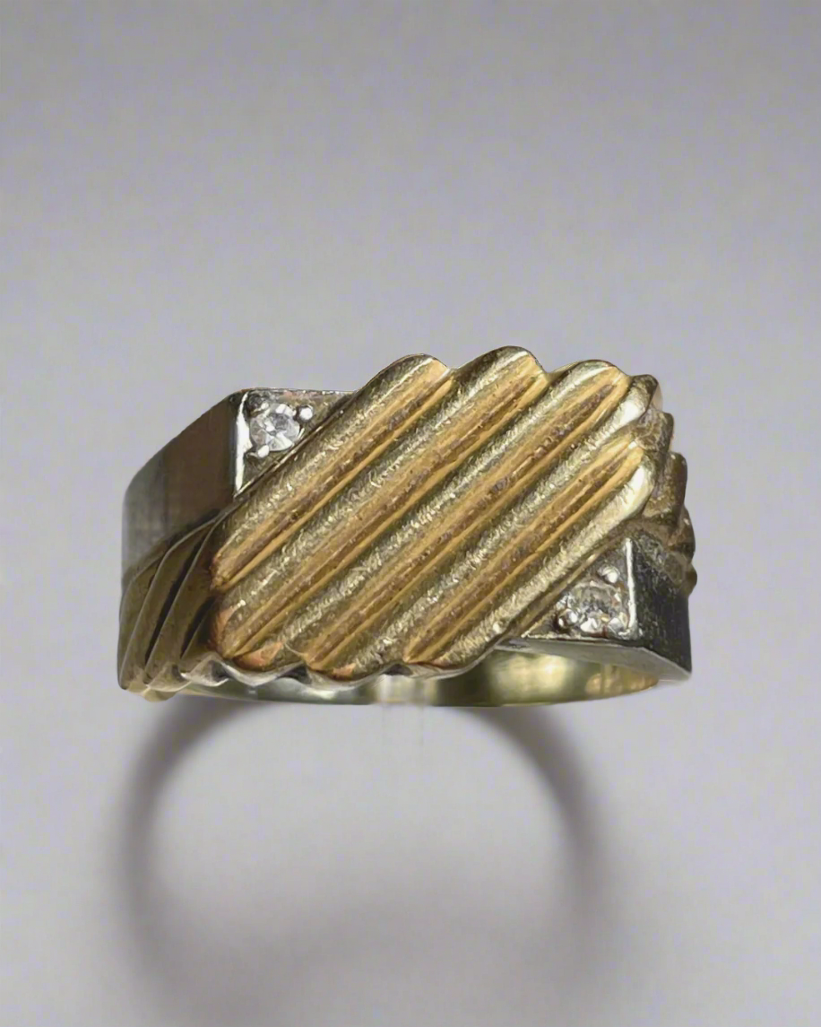 10k Gold Fluted/Ribbed Diagonal Line Diamond Ring