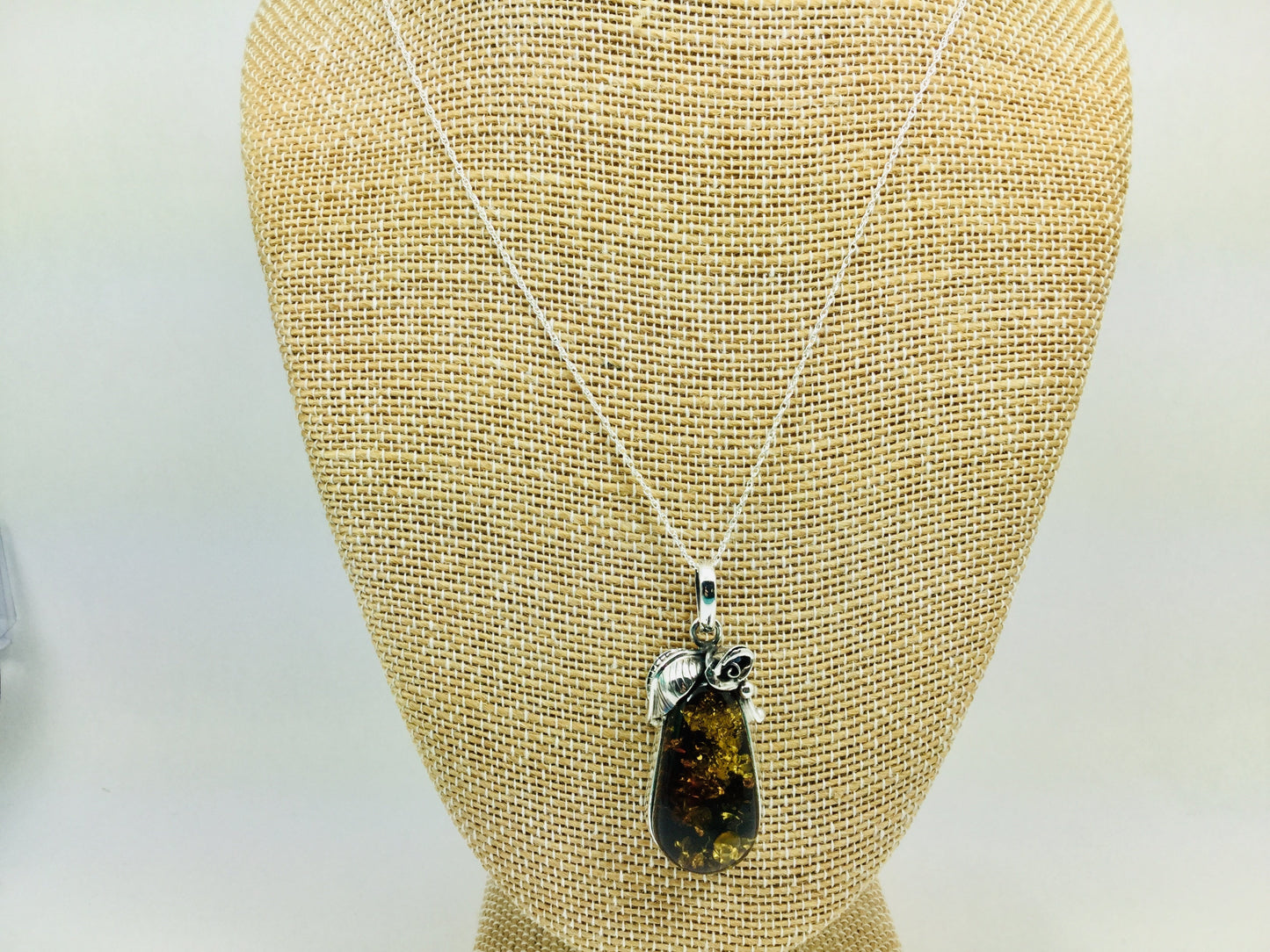 Sterling Silver Green Amber Pendent and Chain Necklace