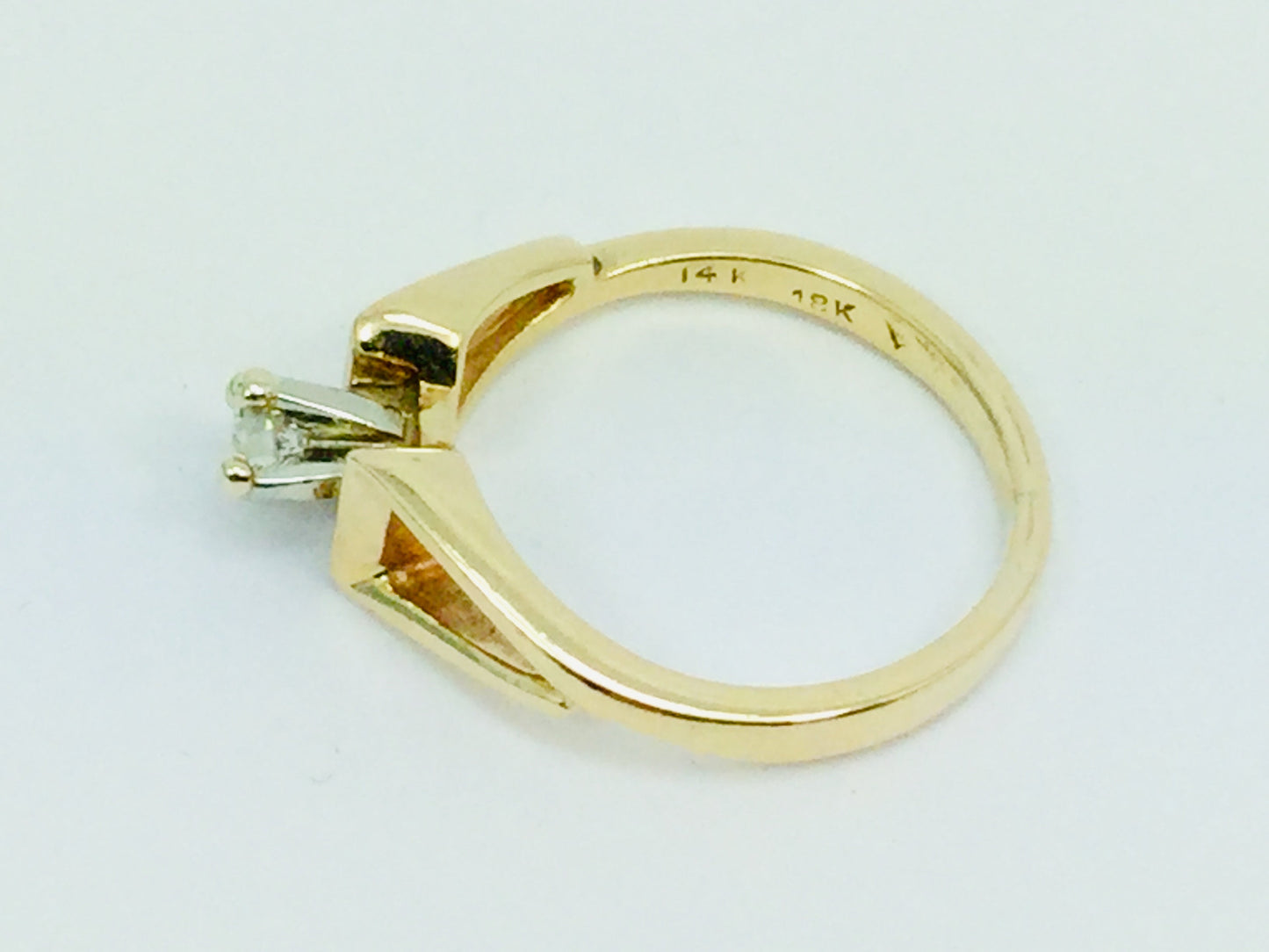 14k Yellow Gold Round Cut 14pt Diamond Ring