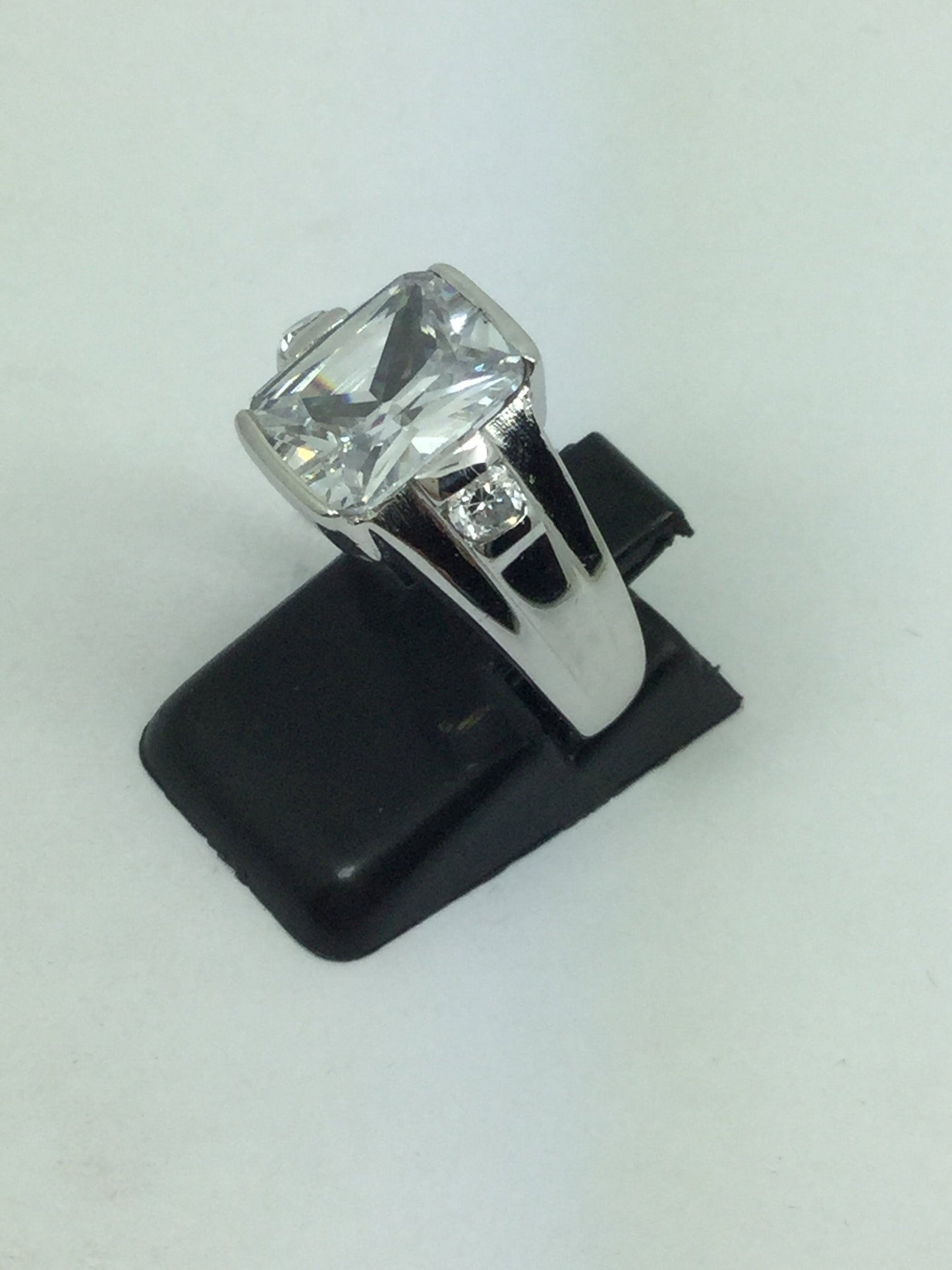 Pretty Silver & Cubic Zirconia Ring