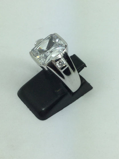 Pretty Silver & Cubic Zirconia Ring